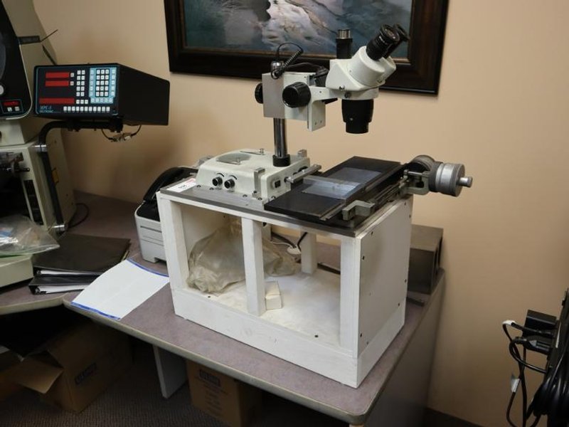 Toolmakers Microscope: AM Stereo 1X-3X  Microscope, w 1.5X Lens and WF 10X/20 Eyepiece Lenses, Scherr Tumico Traveling Stage with Micrometer Hand Travels- Auction Item