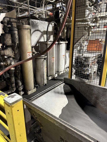 2019 Sinto model FDNX-IR right hand automatic molding machine s/n 19605411010, with hydraulic system , controls, approx. mold count 865,379, feed belt conveyor with drive