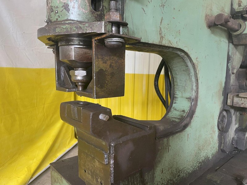 95 TON HILL ACME MODEL #6 HYDRAULIC IRONWORKER: STOCK #14712