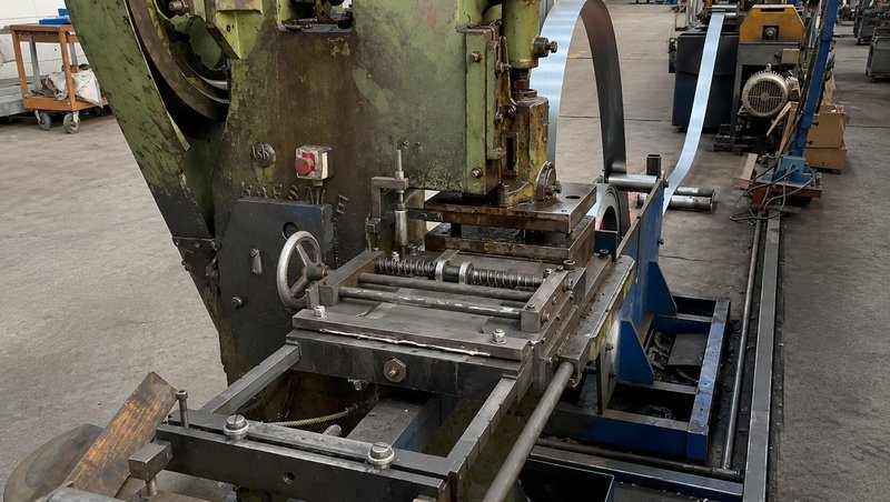 Jidet - rollforming line with 7 tool sets sectional gates