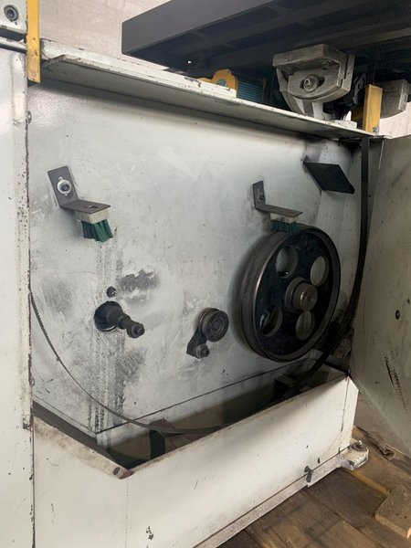 KBC MACHINERY BAV-700PF VERTICAL BANDSAW W/ POWERFEED. STOCK #0679824