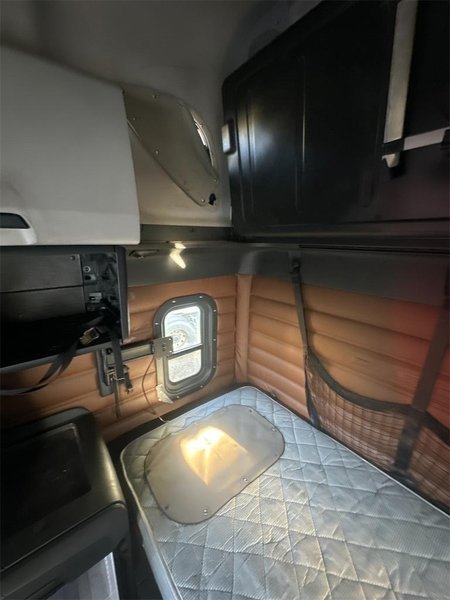 2019 Freightliner Cascadia 1FUJHHDR5KLKM7237