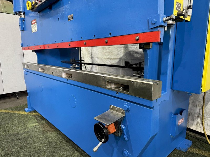 135 TON x 10&#039; NIAGARA HYDRAULIC  PRESS BRAKE: STOCK #77530