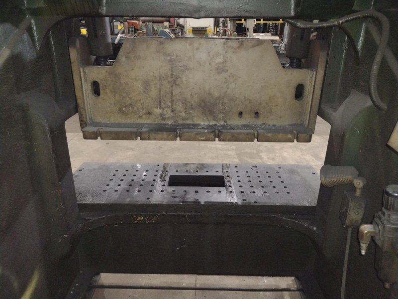 40 TON ROUSSELLE MODEL #4-B O.B.I. PRESS: YOBRO #25849