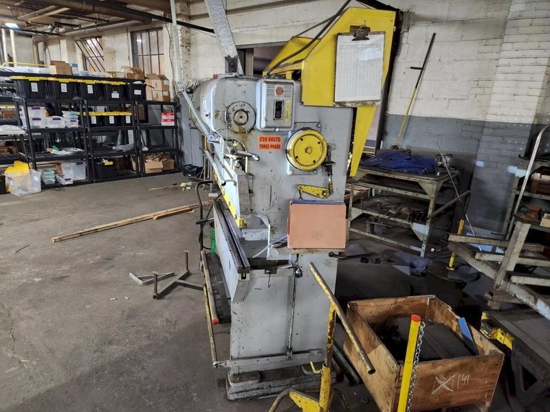 15 TON X 48" VERSON 16-48 PRESS BRAKE. STOCK # 0219526.