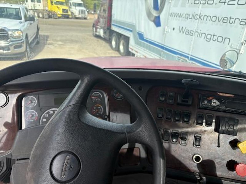 Freightliner Business Class M2 112 Day Cab Truck; 2011
