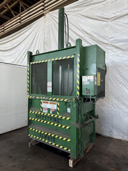 VERTICAL HYDRAULIC BALER. STOCK #0447725
