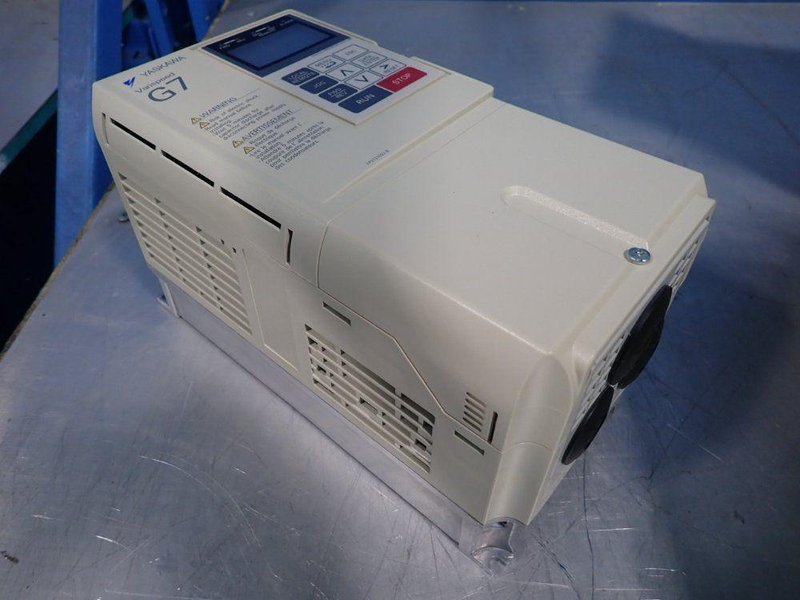 YASKAWA INVERTER  -  CIMR-G7U40P7