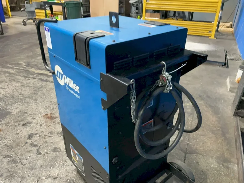 MILLER 250 A WELDER   -  SYNCROWAVE 250 DX