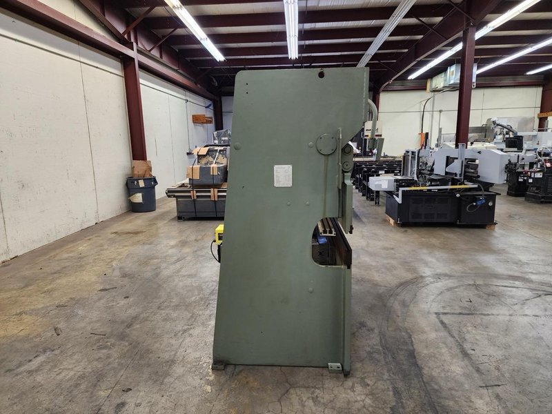 35 Ton X 6’ F.J. EDWARDS 35T-80 PRESS BRAKE-CNC Backguage