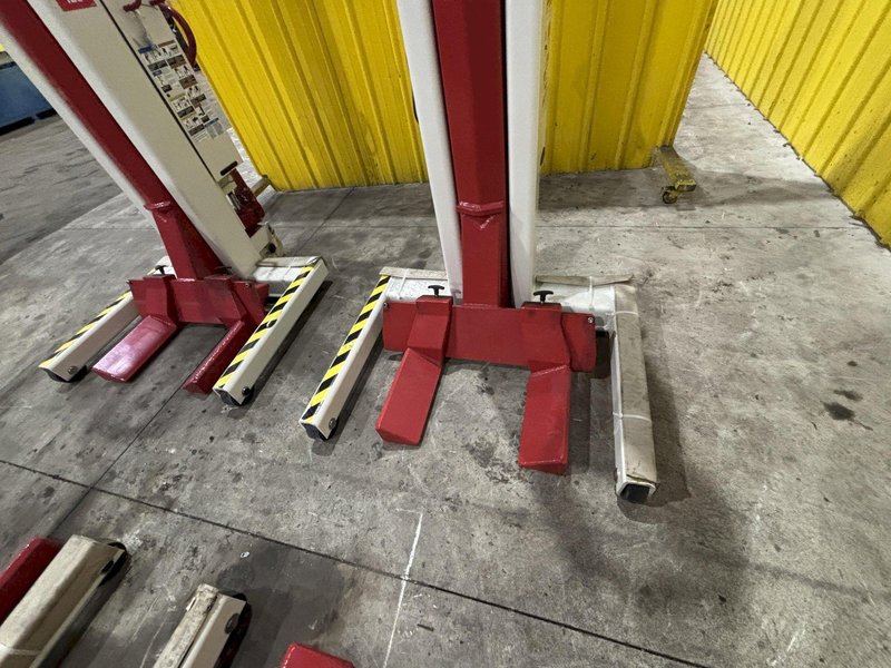 (4) 14,000 LBS STERTIL-KONI ST-1064FWA MODEL #38627535-05  ELECTRIC BATTERY WIRELESS HEAVY DUTY MOBILE COLUMN VEHICLE LIFTS 2019: STOCK #23595