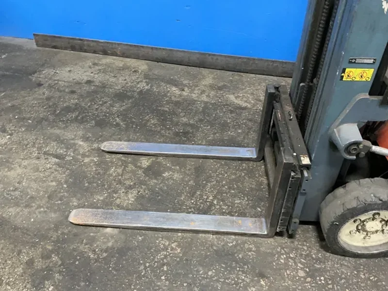Nissan 2350 Lbs Electric Forklift - Cspo1l5s