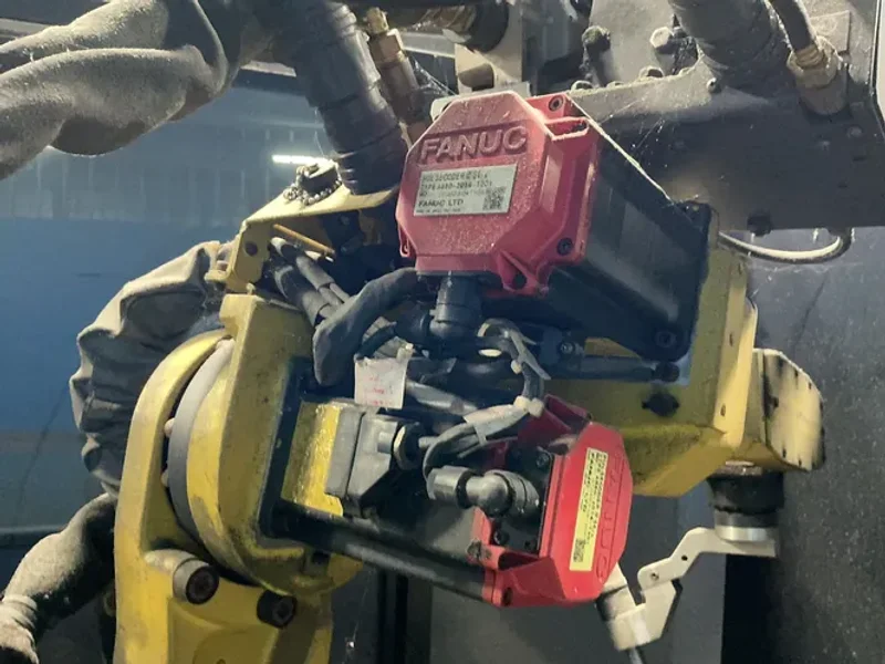 FANUC ROBOT ASSEMBLY  -  ARC MATE 100IB
