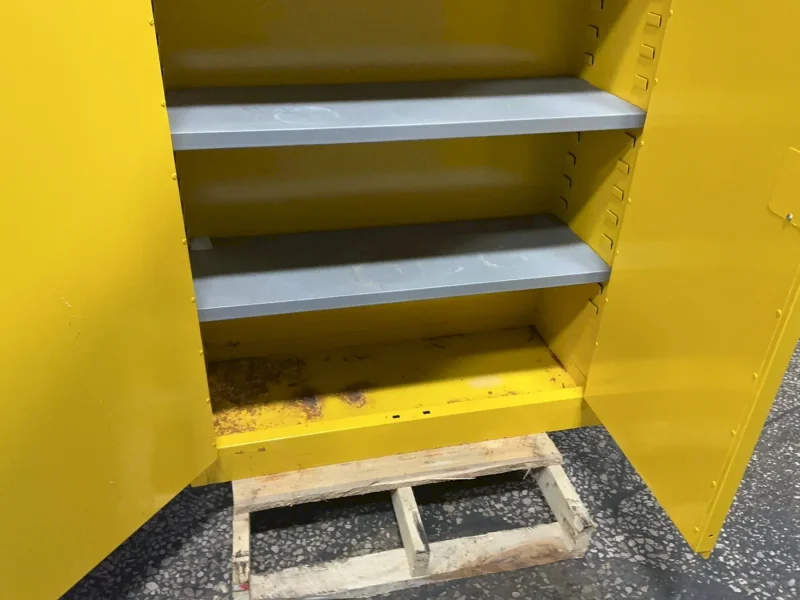 4 SHELVES SAFETY STORAGE CABINET