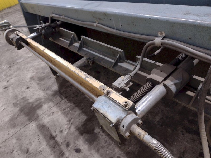 8&#039; X 11 GAUGE AMADA MODEL #S-2532 HYDRAULIC POWER SHEAR WITH BACK GAUGE: STOCK #23421