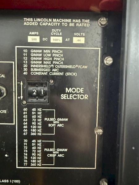 LINCOLN IDEALARC PULSE POWER 500 WELDER W/ BOOM AND LINCOLN LN-9F WIRE FEEDER. STOCK #0627922.