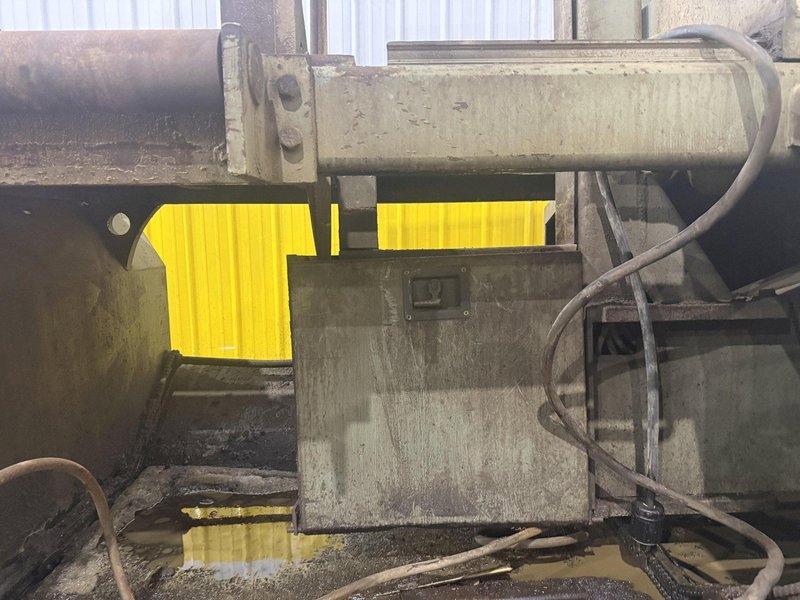 18" X 20" HYD-MECH MODEL V18 SERIES II VERTICAL BAND SAW: STOCK #24965