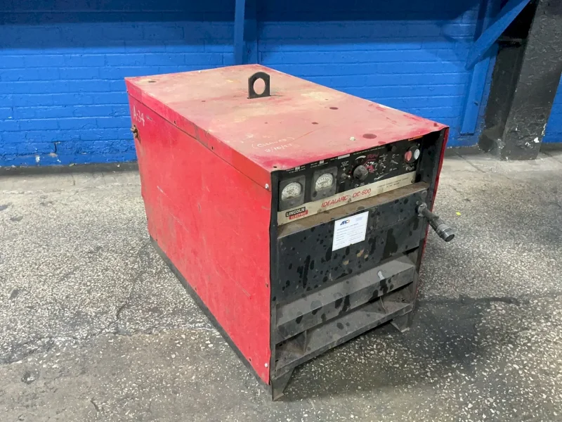 LINCOLN ELECTRIC 600 A WELDER  -  IDEALARC DC-600
