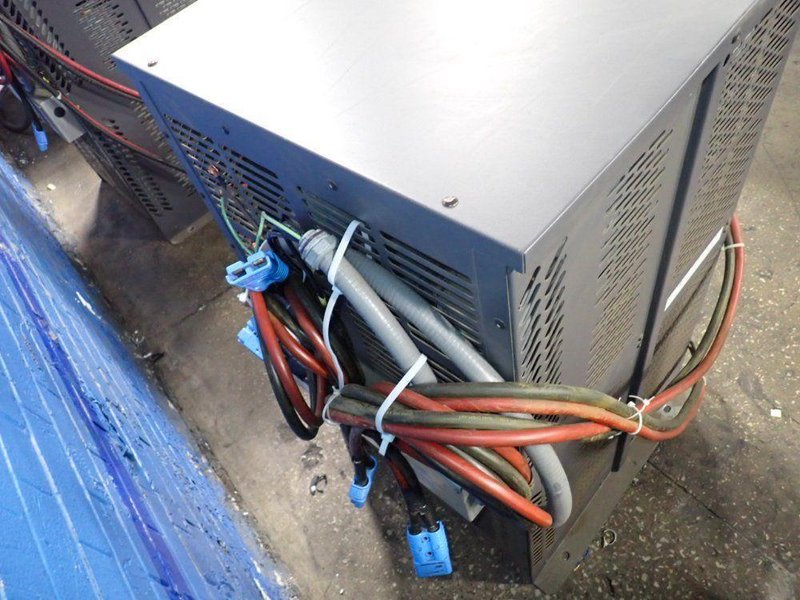 ENERSYS 24 V / 900 AH BATTERY CHARGER   -  EM3-12-900