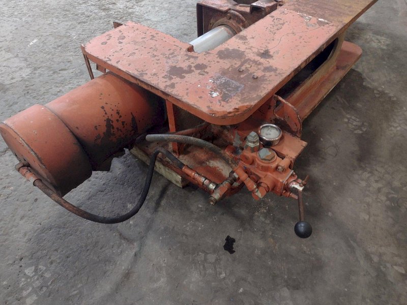 (2) HYDRAULIC PIPE VISES WITH HYDRAULIC POWER UNIT: STOCK 17506