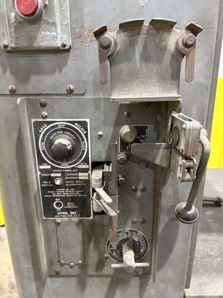 24&quot; GROB MODEL 4V-24 VERTICAL BAND SAW: STOCK #18663