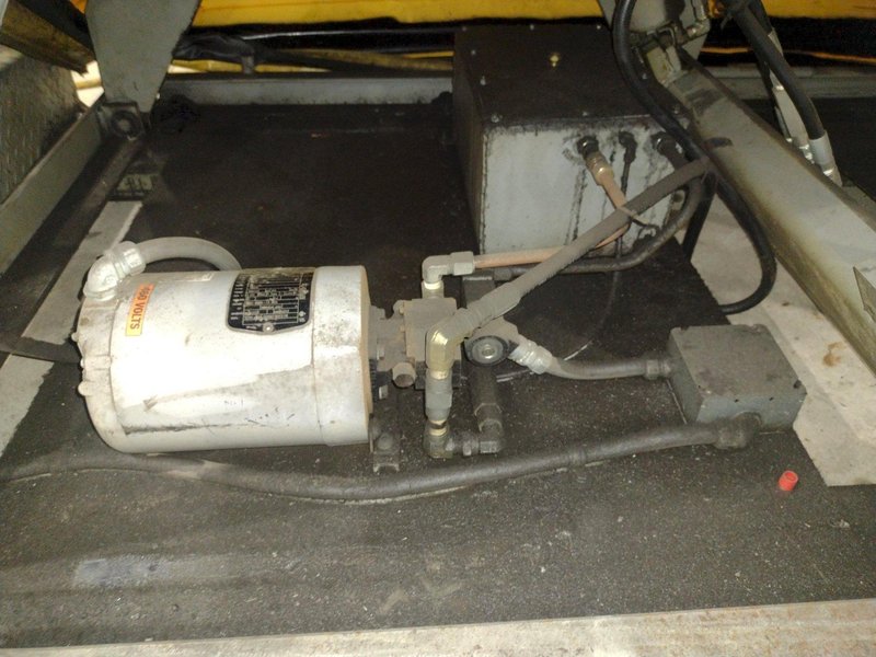 1,000 LB AMERICAN LIFTS MODEL T1-60-040 ELECTRIC PLAFORM LIFT: STOCK #20584