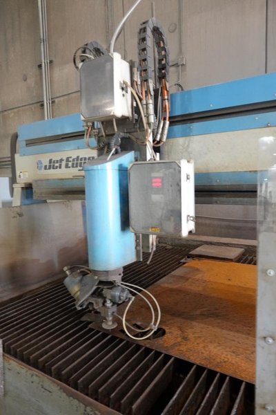 5&#039; x 13&#039; JET EDGE (2013) MODEL #5X13-MR GANTRY RAIL WATERJET CUTTING TABLE, WITH IP-60-50 INTENSIFIER PUMP: STOCK #19309