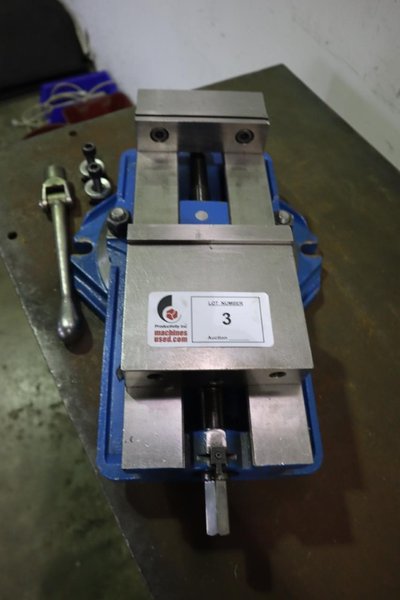 Kurt D688 6" Machine Vise, Swivel Base, Steel Jaws, Handle- Auction Item