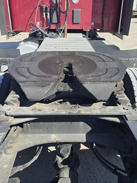 PETERBILT 567 - Trucks