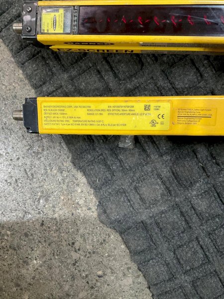 BANNER SLSCR30‑1500Q8 + SLSCE30‑1500Q8 Safety Light Curtain USED