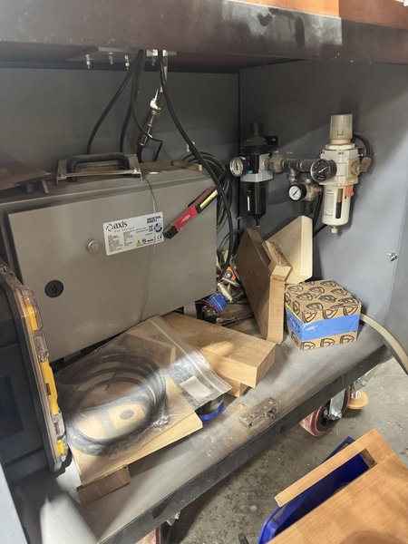 Universal Robots UR5e Cobot Robot, 2022 – Includes Robotiq Sanding Kit, Airpick Vacuum &amp; Mobile Stand