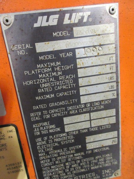 JLG E300AJ 30' Electric Articulating Boom Lift, 48V, 500 lb Capacity- Auction Item