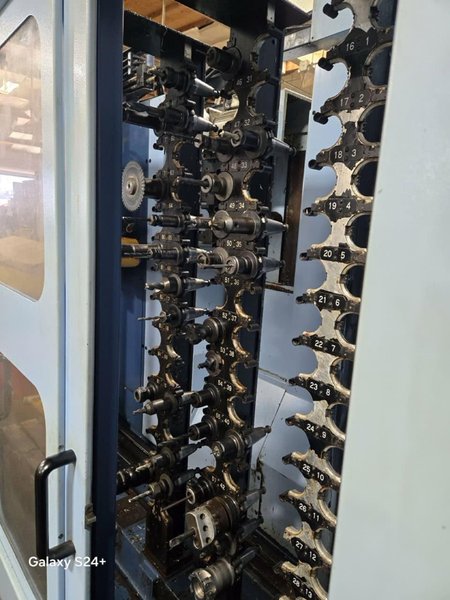 Matsuura H-Plus 300 HMC, 2006 – Chip Conveyor, Cool Through Spindle, Probing