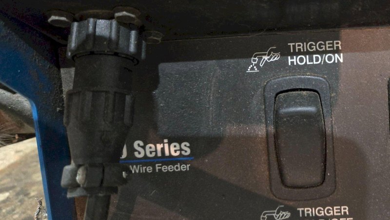 MILLER 70 SERIES WIRE FEEDER WITH GUN USED