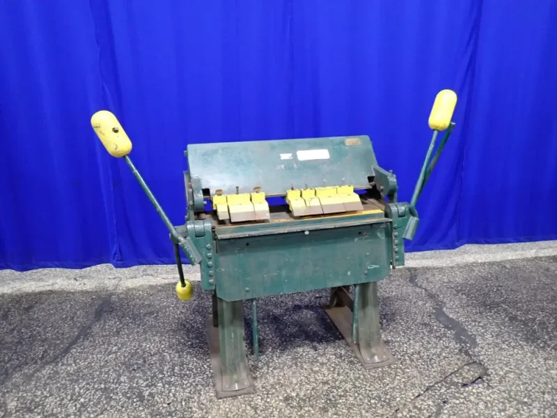 CHICAGO 12 GAUGE BOX AND PAN FINGER BRAKE  -  L30
