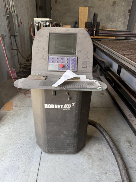 HORNET 10&#039; X 20&#039; PLASMA CUTTING MACHINE, HYPERTHERM HPR260, WATER TABLE, 2015