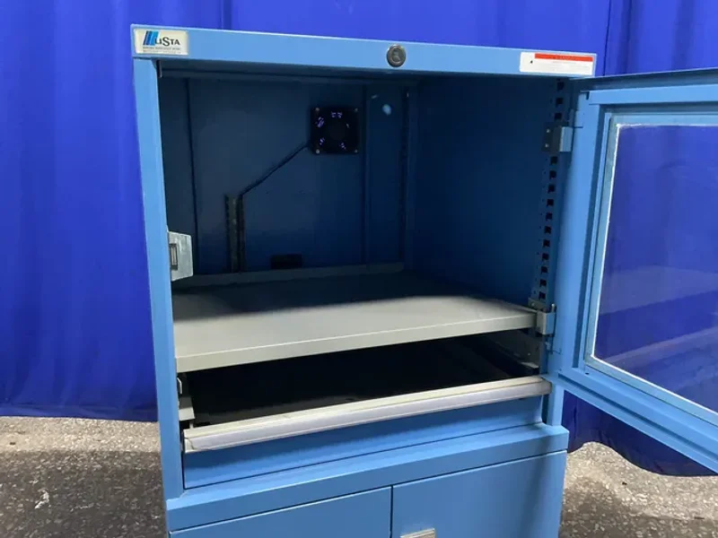 LISTA COMPUTER CABINET