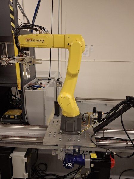 FANUC LR Mate 200iD 7L, 2019 – 7th Axis IR Linear Servo Track