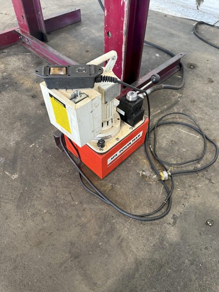 10 TON SPX H-FRAME HYDRAULIC SHOP PRESS. STOCK # 1165323