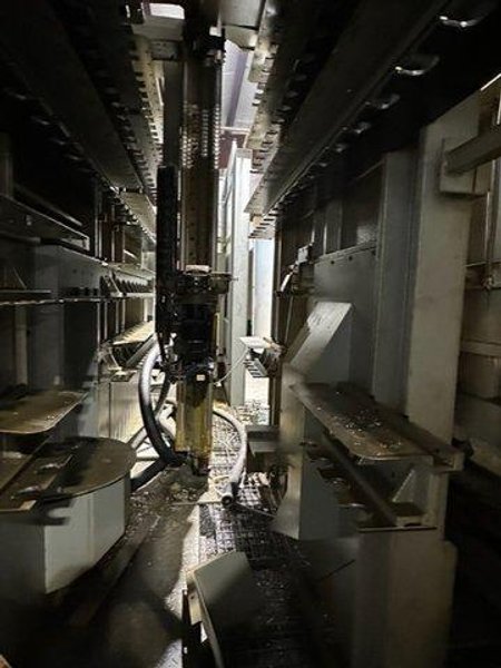 DMG MORI DMC 125 U2 HMC, 2005 – Chip Conveyor, Tool Changer, Filter System, HSK63