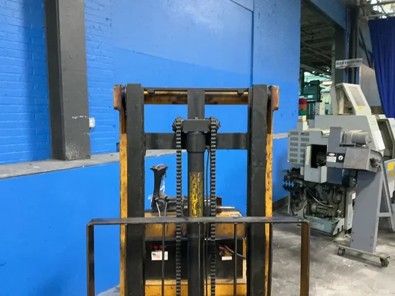 BIG JOE 3000 LBS ELECTRIC WALK BEHIND FORKLIFT  -  PDC-30-106