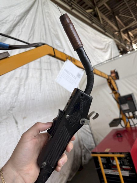 LINCOLN IDEALARC PULSE POWER 500 WELDER W/ BOOM AND LINCOLN LN-9F WIRE FEEDER. STOCK #0627922.