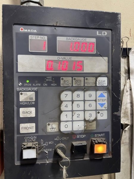 80 Ton x 8′ Amada RG 8024LD Press Brake, 2000 – Backgauge, Tooling