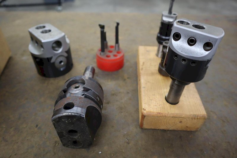 Offset Boring Bar Heads, Various Sizes, with Boring Bars- Auction Item