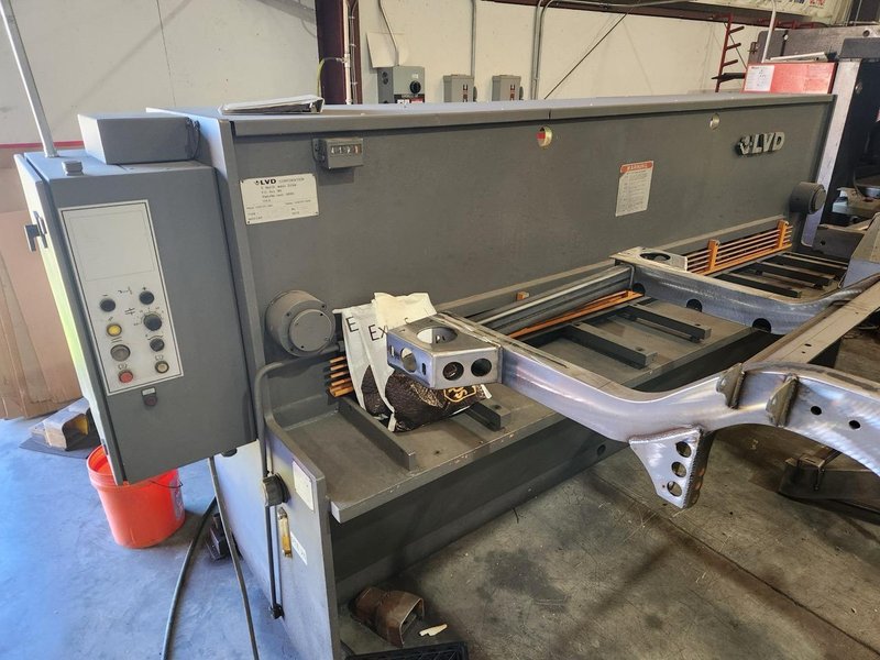 1/4″ x 10′ LVD JS 25/10 Hydraulic Squaring Shear, 1990