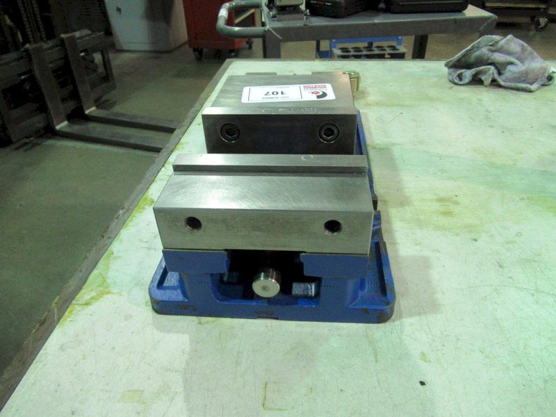 Kurt D688 Machine Vise with Steel Jaws and Handle- Auction Item
