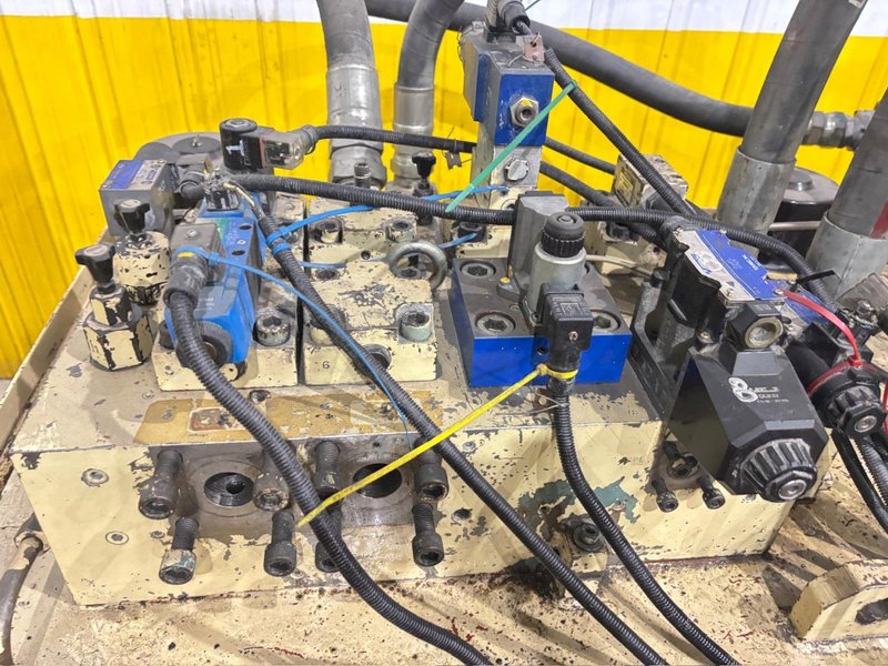 660 TON SUTHERLAND MODEL #HD1 HYDRAULIC 4 POST GUIDED RAM PRESS 15&quot; STROKE: YOBRO #24088