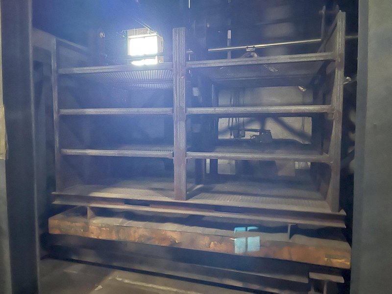 2- 1997 CEC drop bottom heat treat furnaces s/n 2636 and 2650 with common traveling quench tank, 2- drop bottom furnaces, controls, work area is 68" x 120" x 84" high, 100" quench tank, 5,000# capacity, 10 second quench, gas fired