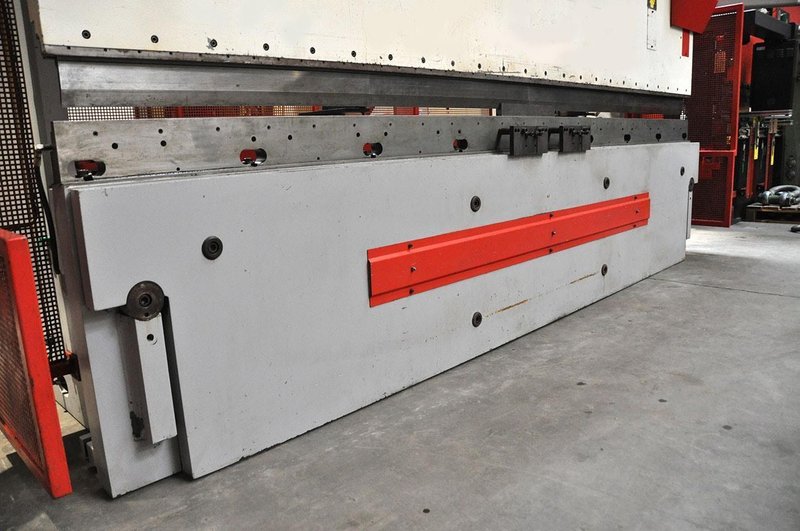 Beyeler Bystronic - PR6 200 ton x 4100 mm CNC