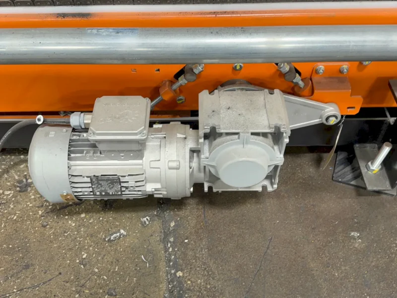 Industrial Kinetics 57" X 108" X 18" Power Roller Conveyor